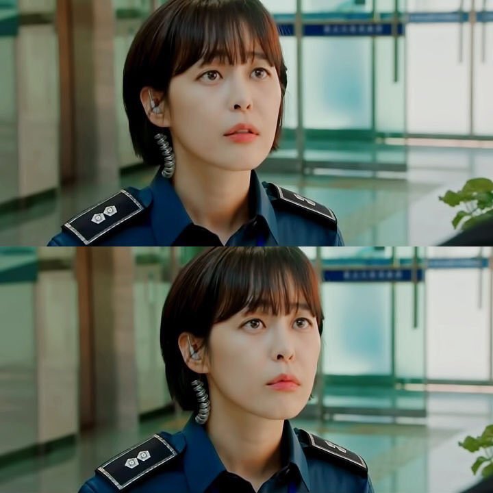 강권주 시즌별 좋은점 모음(개취)
-보이스1: 뽀시래기미가 느껴짐. 복수심에 일에만 전념한 고독미 뿜뿜.
-보이스2: 뽀실미는 줄었으나 분위기 깊어졌고 시즌1때 지적받은 숨소리핏백해서 훨씬듣기 좋아짐. 권주캐릭에 훨씬 녹아들어 안정됨. 사복입을때 금장벨트없음.
공통점: 고뇌할때 존멋