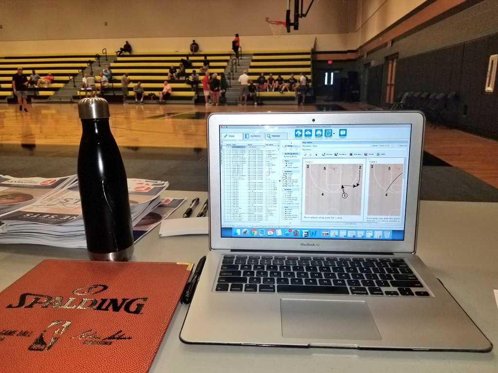 CoachBrotherton's tweet photo. Coaches starting to come into the FABC Clinic. Excited to be a part of the event and to learn from the different speakers!
#LearnItAlls
#GrowTheGame๐
#TeamFastModel
#DynamicCoachingTools https://t.co/c6pJGa4yTz