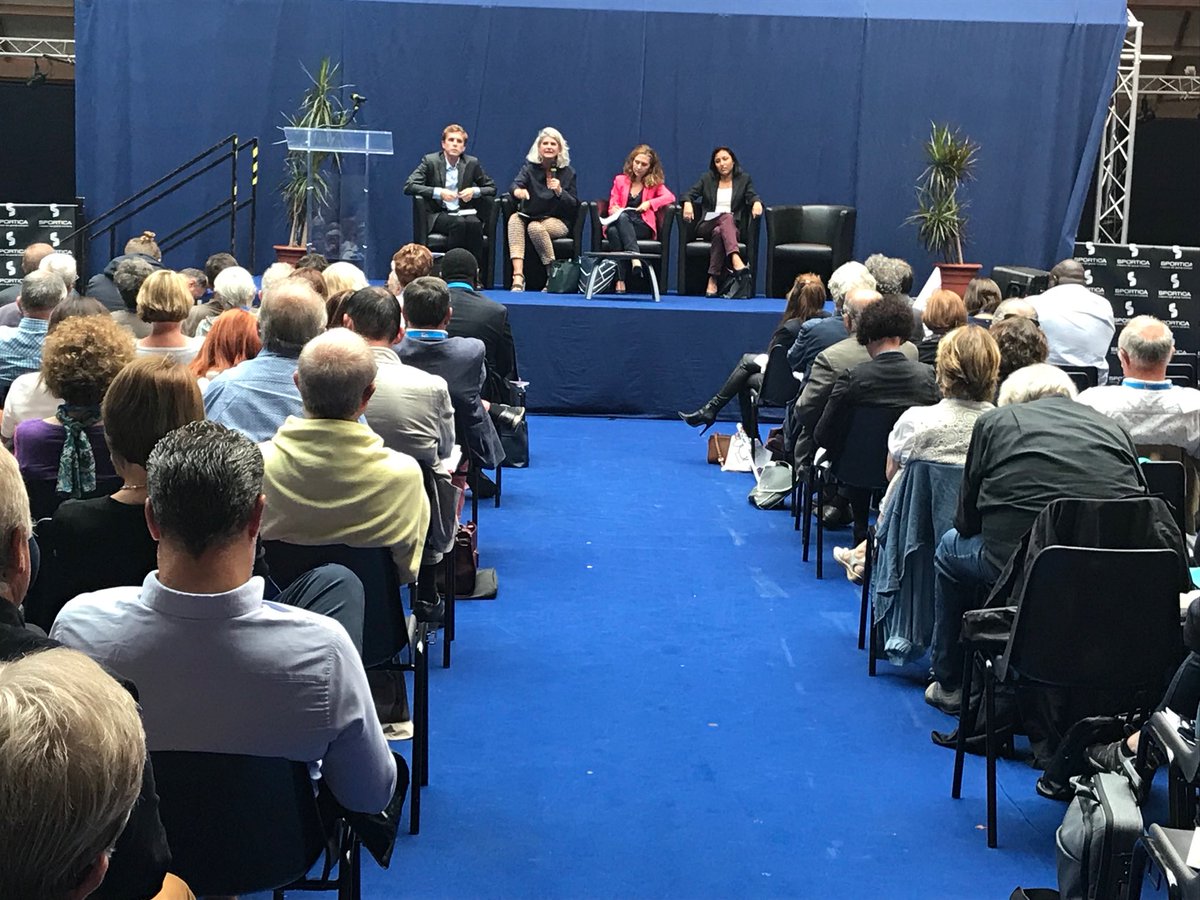 PatrickKanner's tweet photo. Une assemblée de camarades socialistes fournie à Gravelines! Heureux de recevoir nos amis du Pas de Calais pour nos réflexions communes. Merci à @BertrandRingot et la section PS Gravelines pour leur superbe accueil. Merci à @martine_filleul et @toccre pour leur travail commun. PK https://t.co/OFOhQTkxm6
