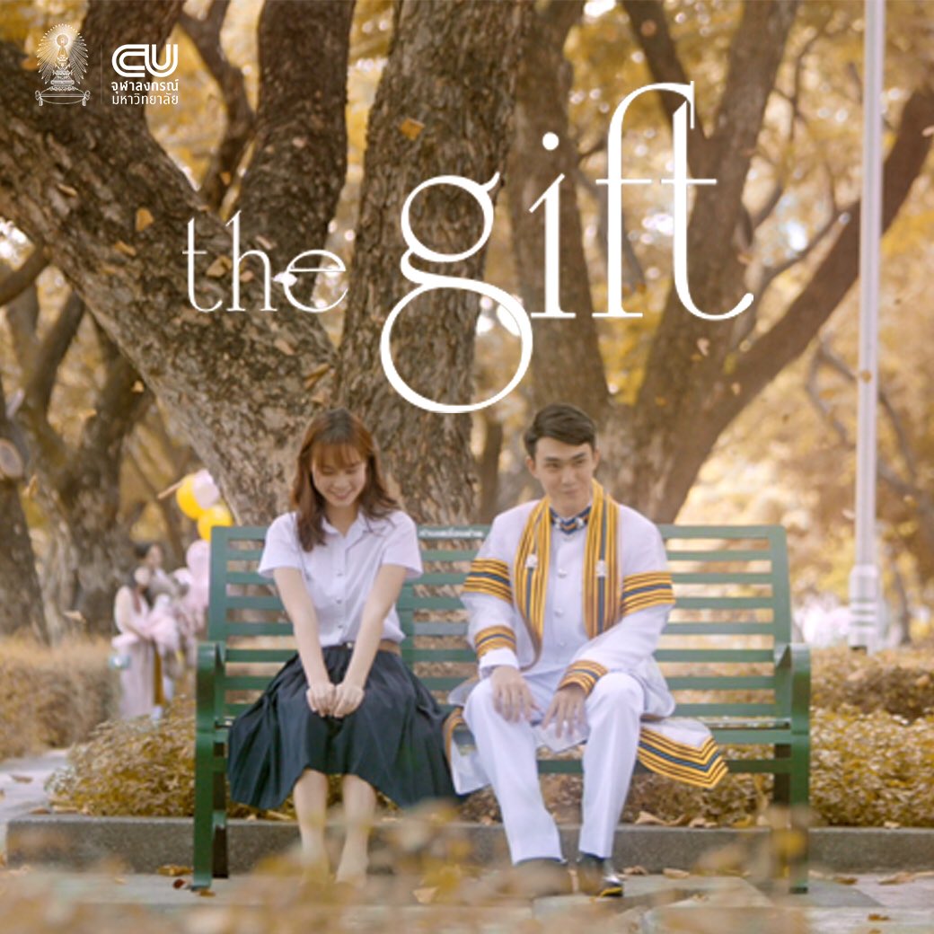 ChulalongkornU's tweet photo. ให้ "The Gift" แทนเสียงในใจของคุณ... เมื่อคุณมีความในใจที่ไม่กล้าบอกแก่ ' เขา' หรือ'เธอ'
เพราะ “ใจ💕” คือของขวัญที่ดีที่สุด :)
ร่วมฟินไปพร้อม ๆ กันได้ที่ https://t.co/tV6nnLk0yj
#CUinMyHeart #CUcommencement #CU101 #NOGIFT https://t.co/9MgXUmZgU7