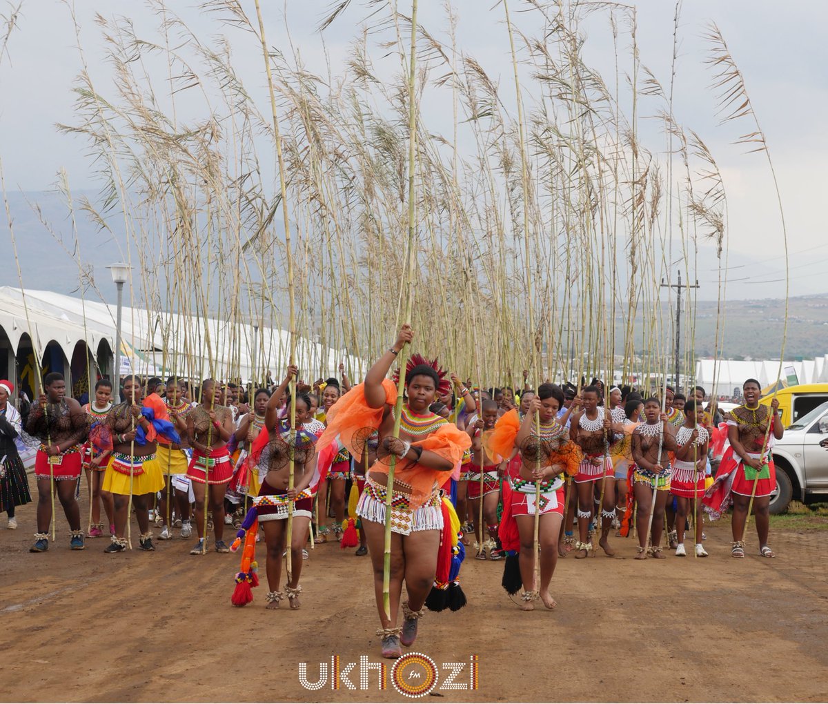ukhozi_fm's tweet photo. izintombi sezibheke khona eNkosini uNgangezwelakhe #ReedDance #SithandaAmagugu #uMkhosiWomhlanga #LiveYourHeritage https://t.co/1g1KkkvE9J