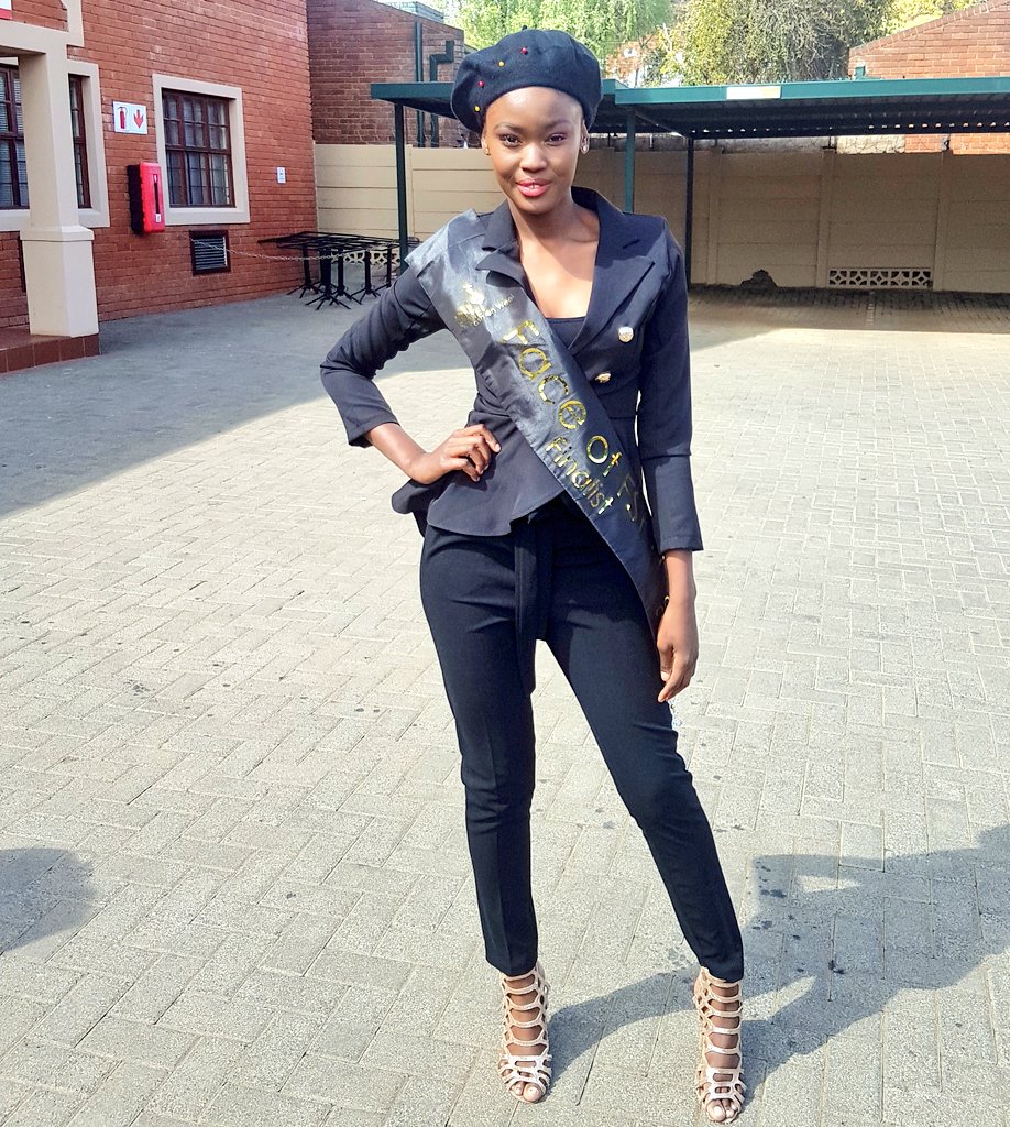 Lungie_Mazibuko's tweet photo. 3 WEEKS TO @FSFASHIONWEEK (20-22 September 2018) and this is how I look today at the jugding session 😊

Don't forget to get your tickets and don't forget to vote. #fofsfw #FSFW18 #reimagine #sunwindmill #mimosa #standardbank https://t.co/xdpPmAwFOR