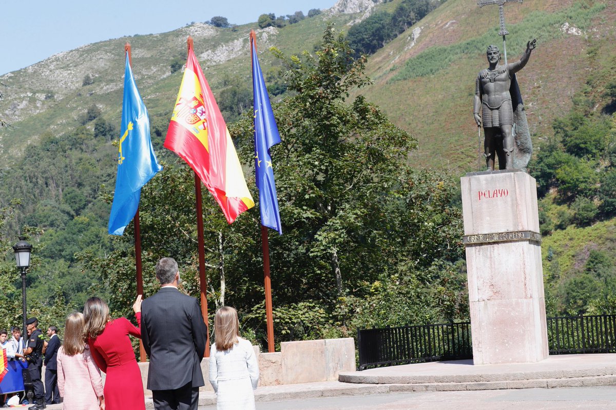 CasaReal's tweet photo. Los Reyes, la Princesa de Asturias y la Infanta Sofía participan en los actos conmemorativos del XIII Centenario del Reino de Asturias y I Centenario de la Coronación Canónica de la Virgen de Covadonga https://t.co/ln0nhvoDua https://t.co/n5ddK4h5gN