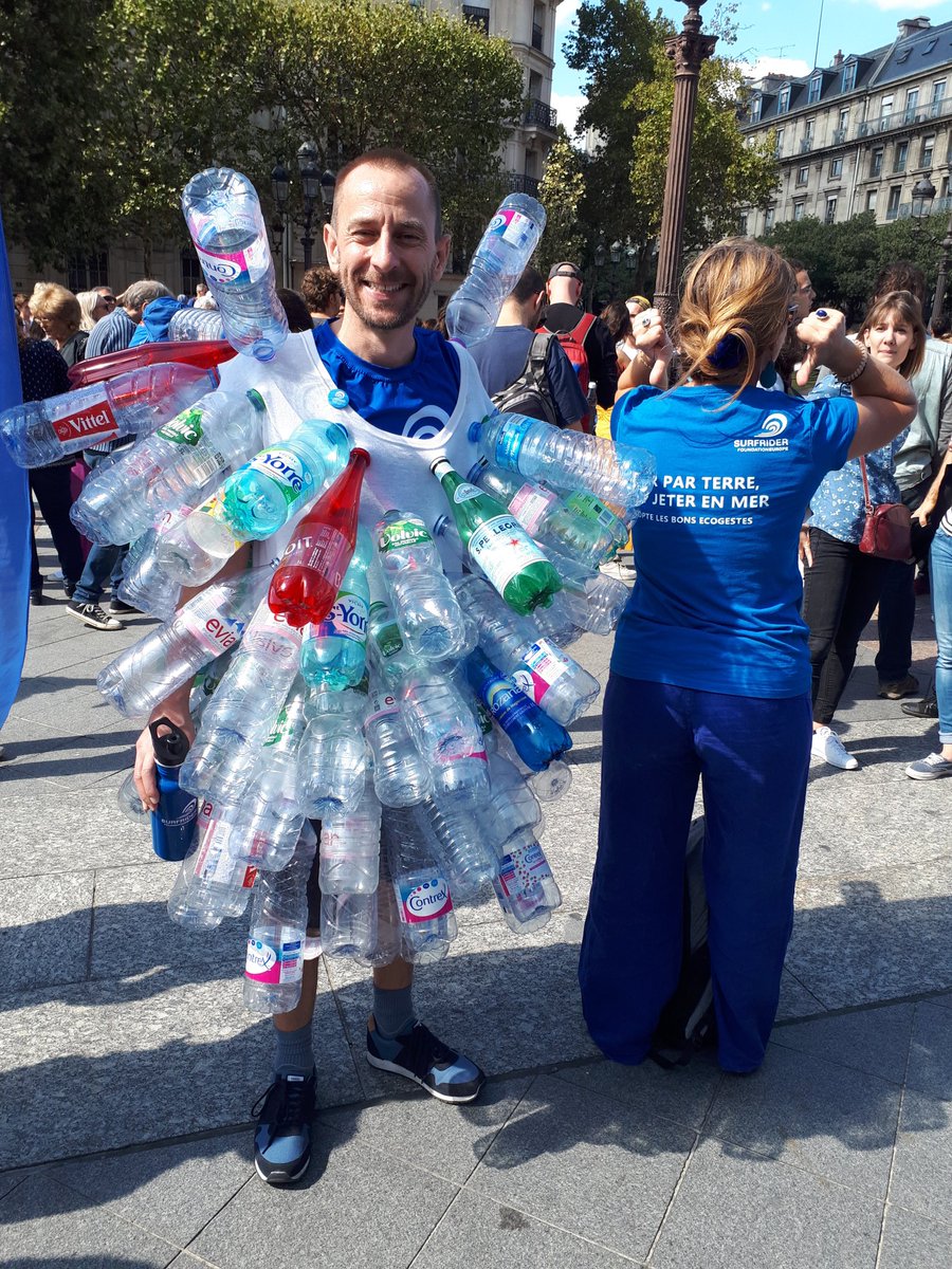 #MarchePourLeClimat l'ONG surfrider foundation à sorti son homme plastique