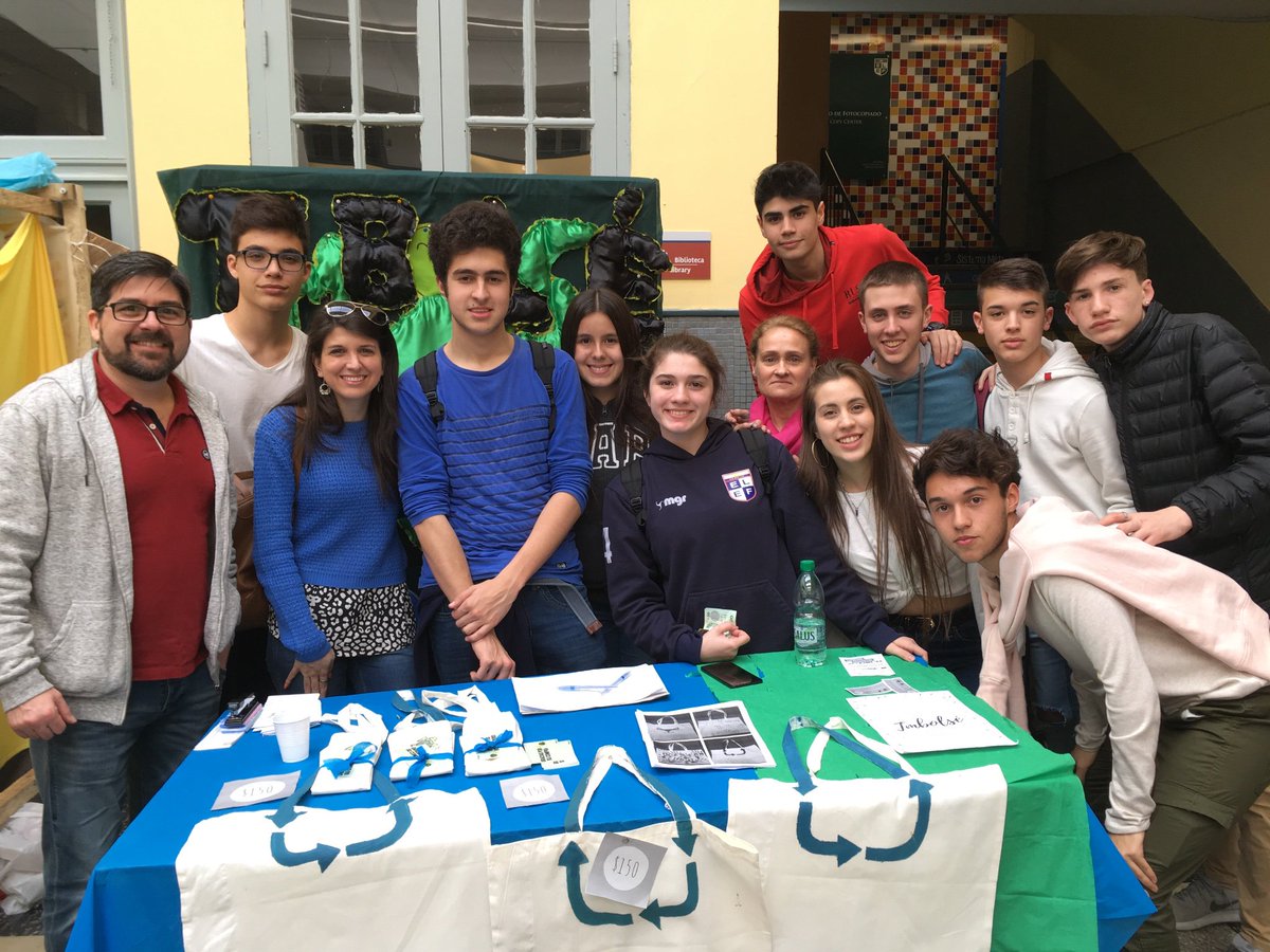 QuanamCorp's tweet photo. En la Expo Feria #EmpresasJuveniles @DESEM_Uruguay @TMBOLSE venta de bolsas ecológicas ♻️ #VoluntariadoCorporativo @patyrolandi @alvarez_ger https://t.co/RM6oDG1vX0