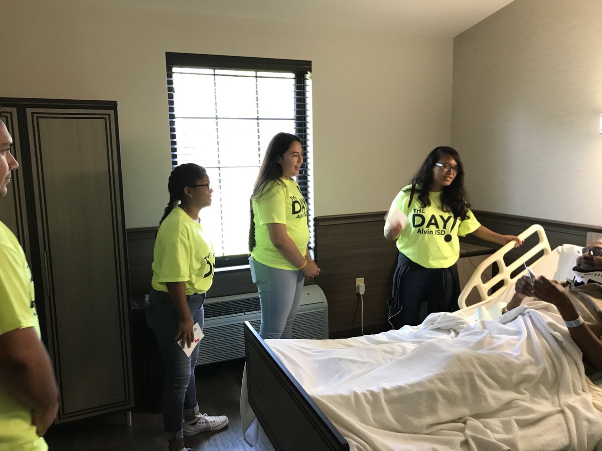 Beautiful day of service visiting residents at Tuscany Village. MHS AVID and Skills USA students are amazing! <a href="/ManvelSkillsUSA/">Manvel HS SkillsUSA</a> <a href="/AlvinISD/">Alvin ISD</a>  #AlvinisdTheDay