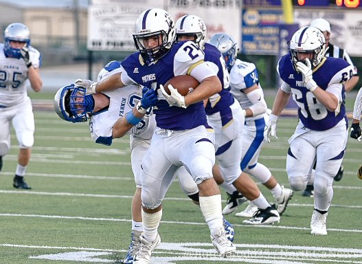 hotrodtodd25's tweet photo. Union County senior RB Chad Buzzard with a NASTY stiff arm to a Fannin County defender in last night's 49-7 victory. 💪💪✋ 

#FridayNightLights #GHSAFootball #NikonD750 #TamronA025 https://t.co/q0nT6sU5fS