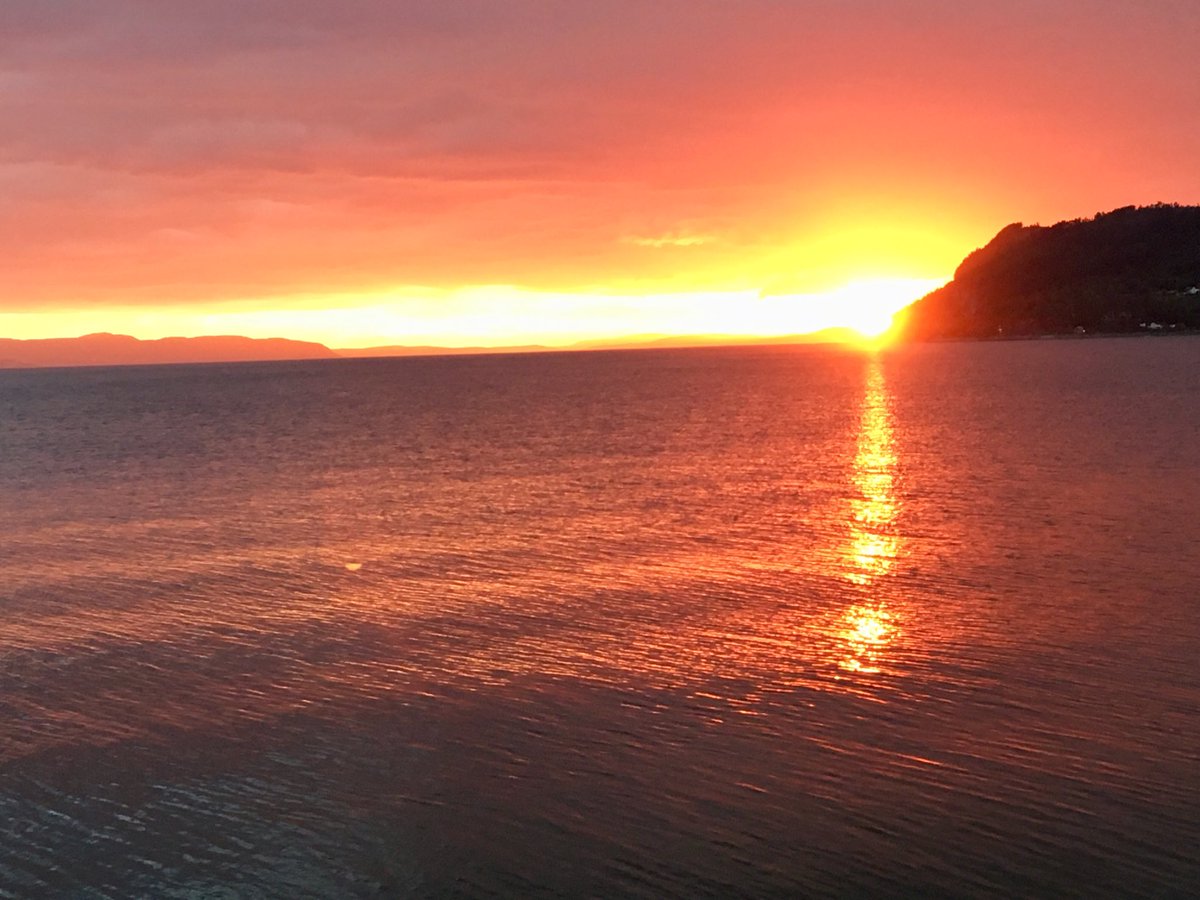 ekkeby's tweet photo. #Sunset over #Trondheimsfjorden. Saturday evening, aug 8, 2018. https://t.co/kr1xFnPvep
