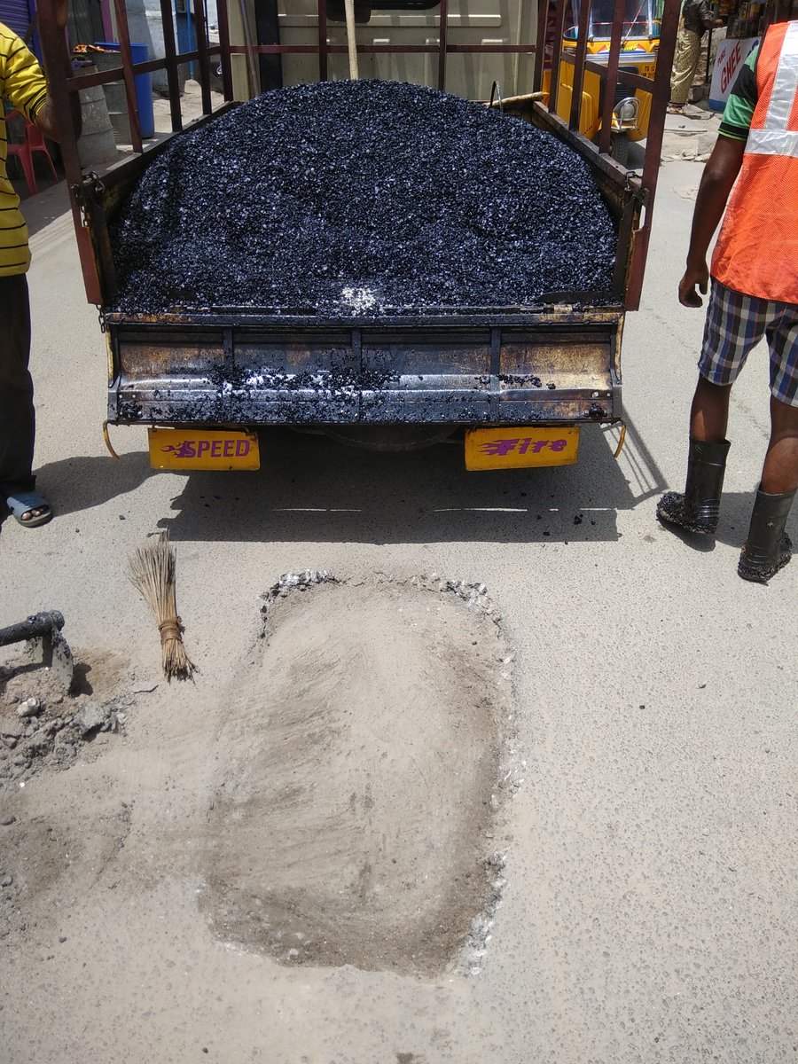 Shujath_NAC10's tweet photo. Sir ,Pothole filling is done by IRT vehicle at 19-4-14/C/184 in farooqnagar,falaknuma.

@GHMCOnline @ZC_Charminar @EE_Falaknuma @DEE_Falaknuma @Aee_Falaknuma46 @KTRTRS https://t.co/MCs6n0QuO2