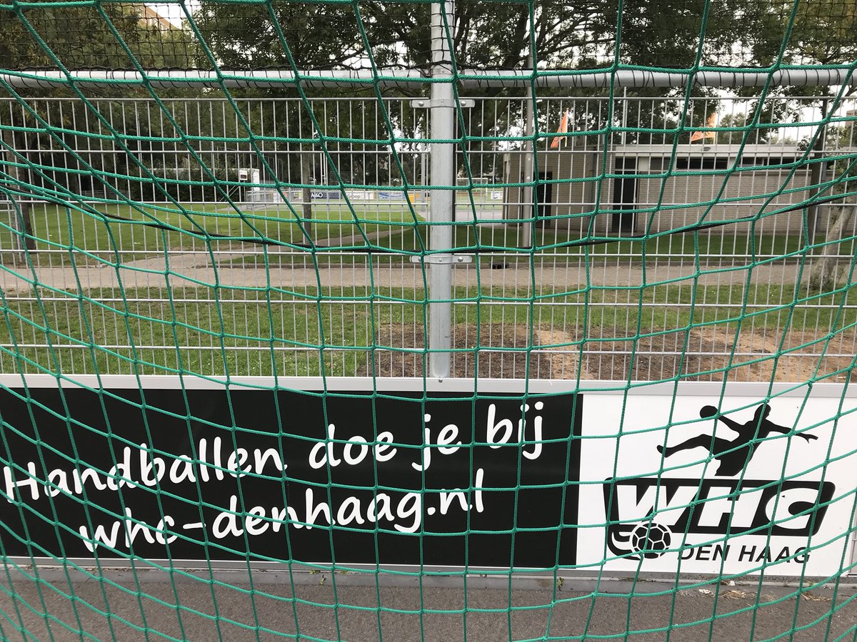 Sportsupport070's tweet photo. De verbouwde kantine van @whchandbal is vanavond geopend door @RicharddeMos. Veel vrijwilligers hebben zich ingezet en het is prachtig geworden! https://t.co/Kyvvgef9gZ