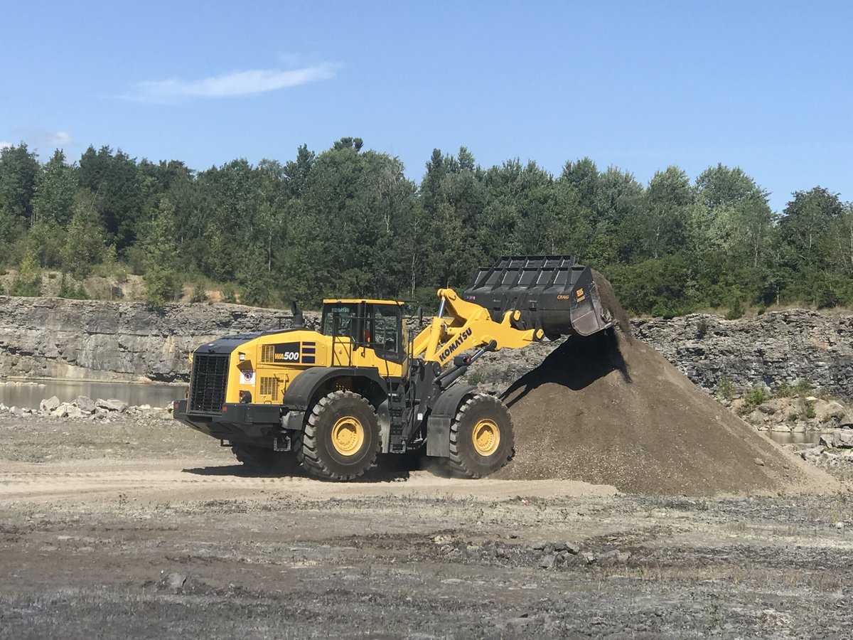 ESS1946's tweet photo. This machine is still working hard although it is a weekend!
Komatsu WA500-8 starting to build a stockpile at a site near Ottawa, ON
#construction #wa500 #komatsu #heavyequipment #loader #yellowiron #heavyequipmentlife #yow #ottawa @kenhenry86 @KomatsuAmerica https://t.co/Yht3eSYSU6