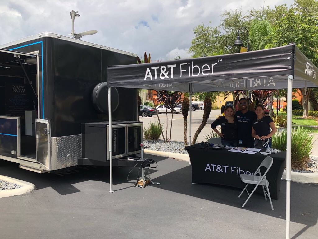 Bigbirdteam's tweet photo. Community of Kendall, ATT is having an event and we encourage you to pass by and join the most reliable network #attemployee https://t.co/Sy4C7EBwXw