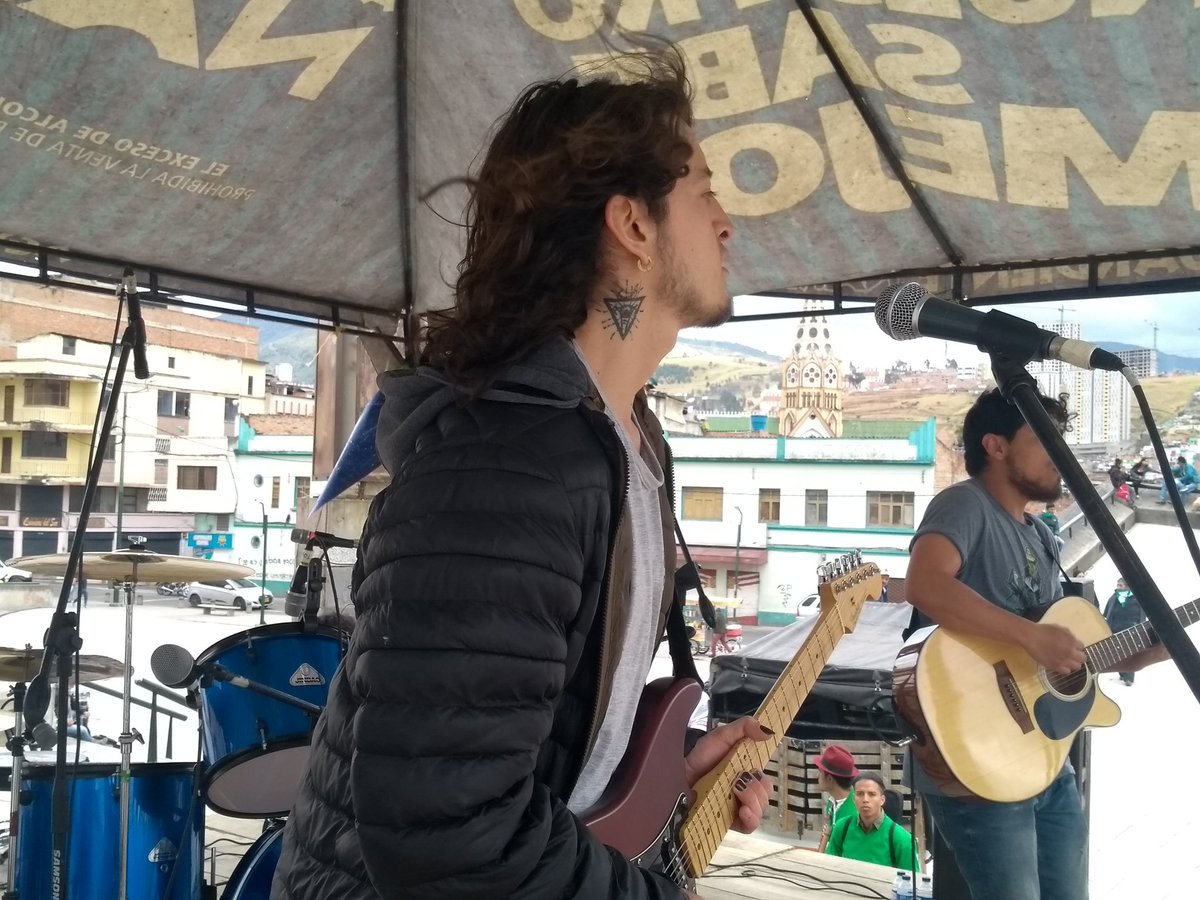 PlaylistNarino's tweet photo. Ahora suena #GeneralBong en la marcha global #ÚnetePorElClima @350 @AmbienteSec / La #MúsicaDeNariño suena por el planeta !! @gobnarino @CamiloRomero @Xiomy_Acevedo @gzarong @Radiandoando @PazTatia @vlahebo @gusmontenegro https://t.co/rwnKH3t49p