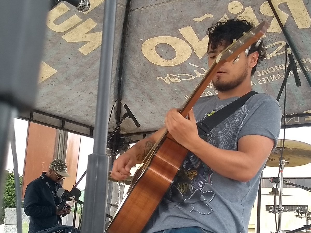 PlaylistNarino's tweet photo. Ahora suena #GeneralBong en la marcha global #ÚnetePorElClima @350 @AmbienteSec / La #MúsicaDeNariño suena por el planeta !! @gobnarino @CamiloRomero @Xiomy_Acevedo @gzarong @Radiandoando @PazTatia @vlahebo @gusmontenegro https://t.co/rwnKH3t49p