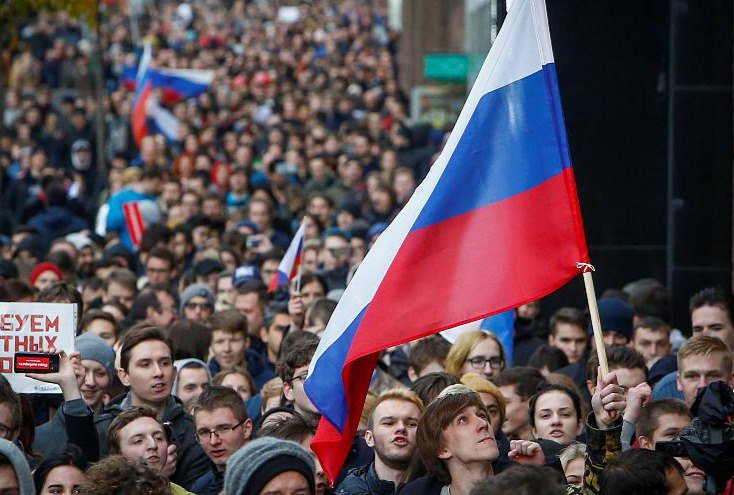 vrn_vesna's tweet photo. Выборы в России настолько лишены смысла, что почти не осталось людей, кому нужно объяснять, почему. Мы предпочитаем протест таким выборам. 

Поэтому выходим завтра в 14:00 на Никитинскую площадь. 
По ссылке макеты плакатов, вы можете их распечатать.

https://t.co/fVTQzwJhcq https://t.co/NplH71YyQh
