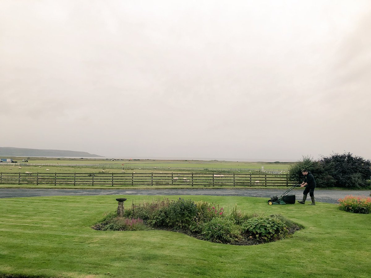 GlenegedaleH's tweet image. Last dry day until Wednesday so he’s working hard even at this time in the evening to have the lawns ready @laratheaussie #weddingfever #obviouslywednesdaywillbesunny
