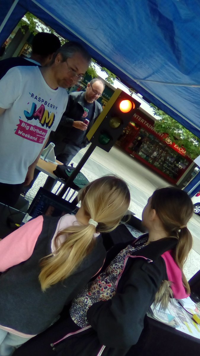 SouthendRPiJams's tweet photo. The @Raspberry_Pi controlled traffic light was really popular at the #basildonstreetscience festival
@SouthendTech showing Scratch and Python coding
with @RoyalSocBio @RoySocChem @YoEgovuk @RAEngNews @TheIET @fablabessex @Metcalfe_SBET @Ghscientific #rjam https://t.co/PB4iGhne3L