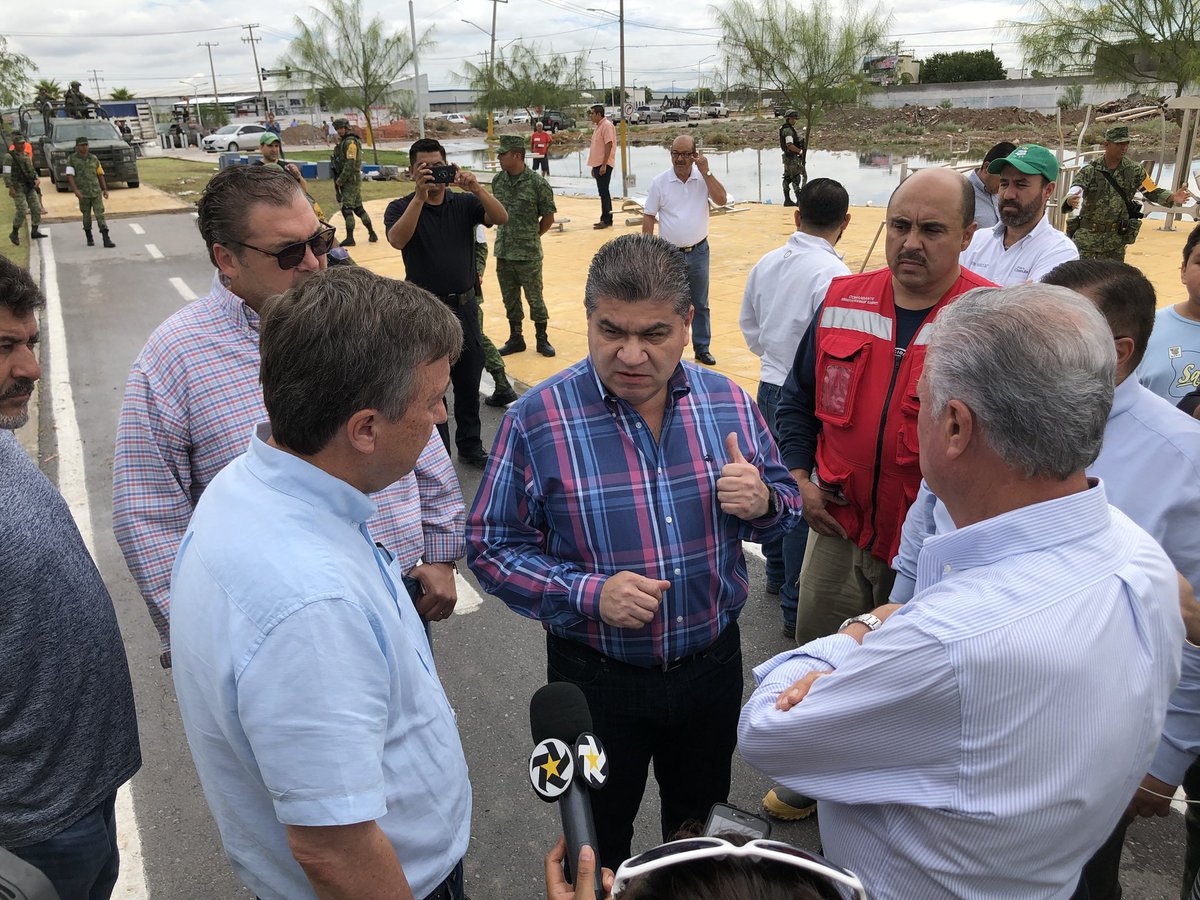 En #Torreón supervisando las acciones de contingencia a realizar en coordinación con el alcalde <a href="/JZERMENOI/">Jorge Zermeño Infante</a>