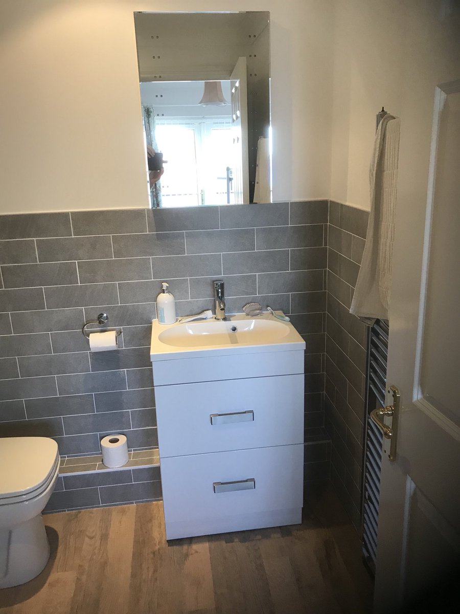 PBHomeSolutions's tweet image. Recently fitted ensuite in Sidmouth for clients. #sidmouth #bathroom #design #kitchens #projectmanagement