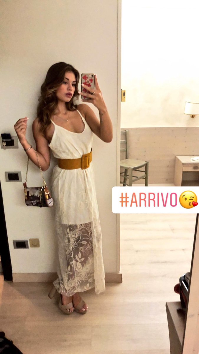 TeamCarmen1's tweet photo. This girl is on fire 🔥 
Carmen pronta per l’evento ad Orvieto ❣️
#amici17 #bellavera https://t.co/mpvO0Z51LK