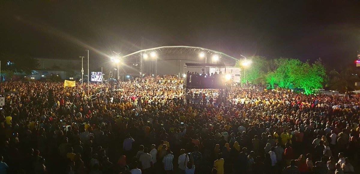 HussainThoha's tweet photo. @laamuhithadhoo Hajam Kohlaa Dhen PPM Kaulhun Thah. 😅😅😂
#jazeeraRaajje Male jalsa
#HappeningNow carnival sarahadhdhu
#IbuFaisal2018 #JazeeraaLaamu @AlaikaAyesh @TeamMdp @MDPSecretariat @hisaanhussain @ibusolih @MLutfi2013 https://t.co/oQP5OBZstF