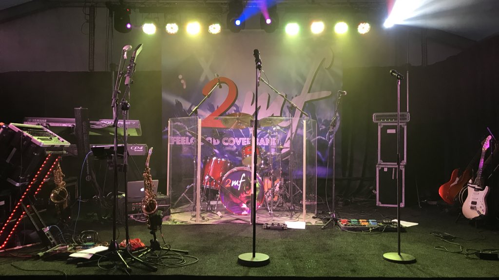 95jaarRODA23's tweet photo. Alles staat klaar in de feesttent voor het grote feest als afsluiting van het 95-jarig Jubileum van RODA ‘23 met coverband 2mf. 🎤🎼
Er zijn nog kaarten te koop aan de deur!
#RODA23 #Bovenkerk #groenwit #Jubileum #95jaar #95jaarRODA23 #tentfeest #2mf #coverband #feestband https://t.co/z4p9bADRqe