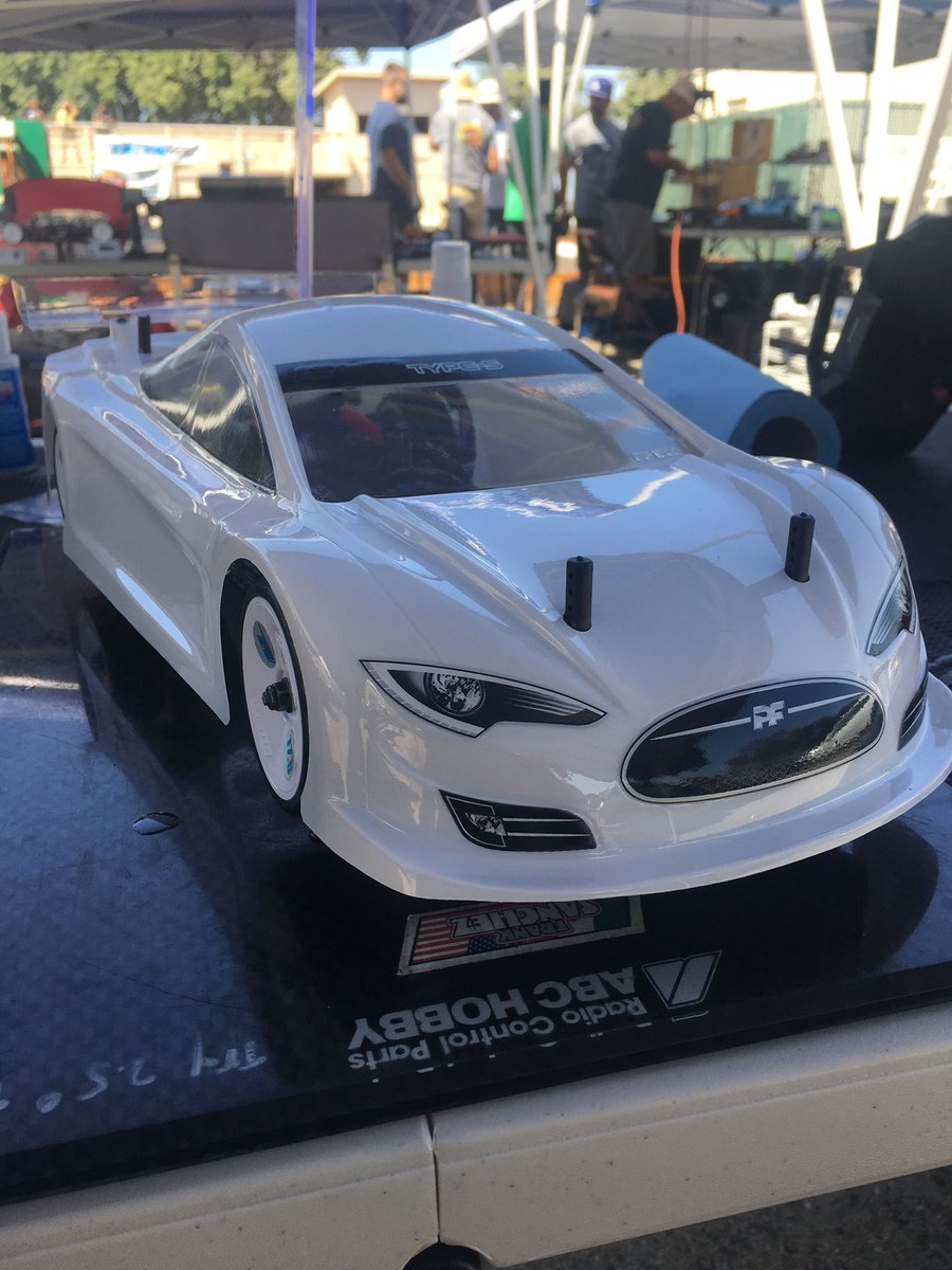 Frank_Sanchez91's tweet photo. Big Fat Turkey Race this weekend in #camarillo #bftr #roadrunnersrcclub #roadrunnersrc #teamassociated #r1wurks #protoform #1upracing #sanwa https://t.co/qj3UEvz3cq