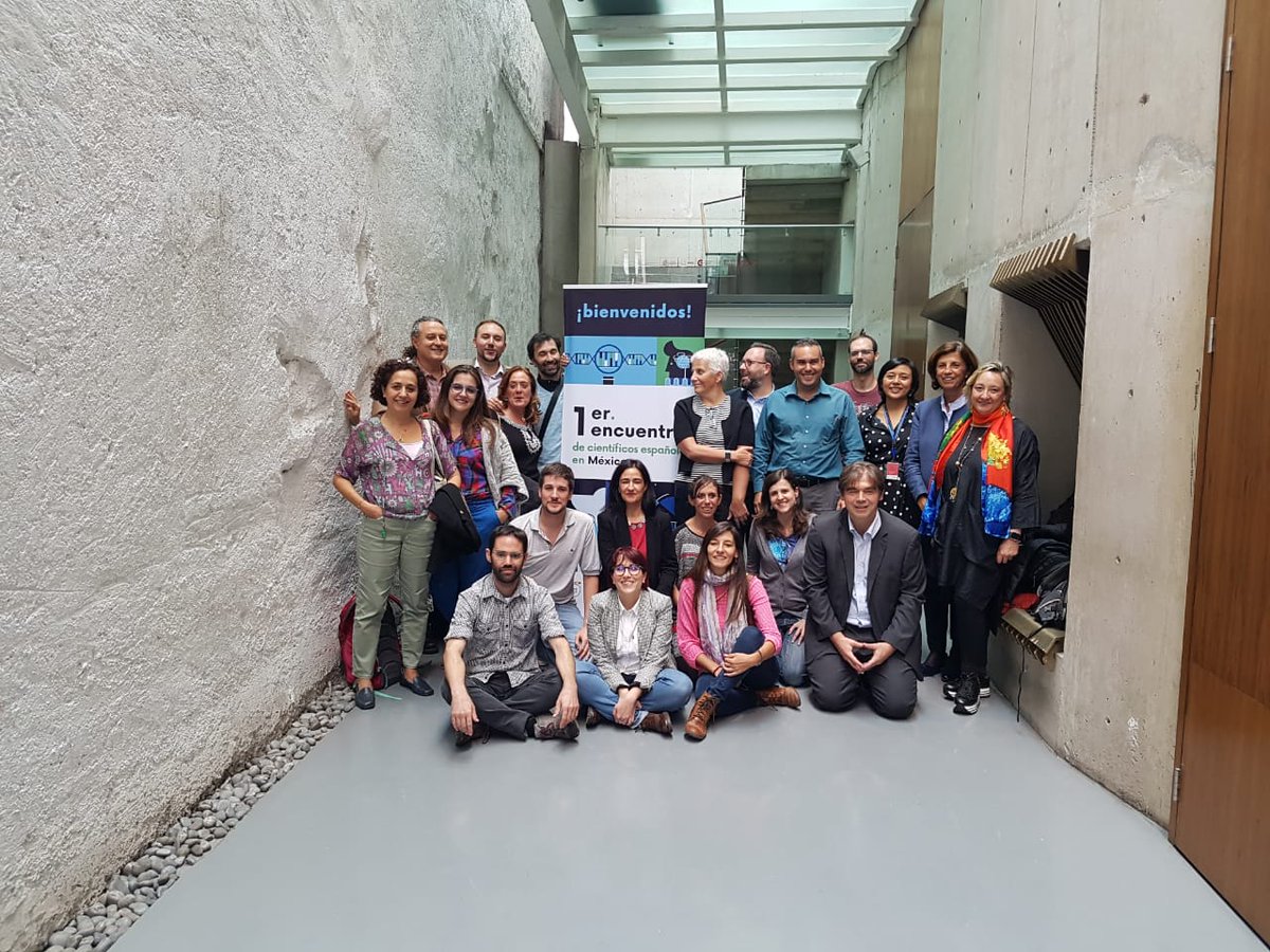 recemxac's tweet photo. Foto de grupo de la segunda jornada del 1er Encuentro de Científicos Españoles en México. #Recemx #Ciencia https://t.co/0C9jrST3JO