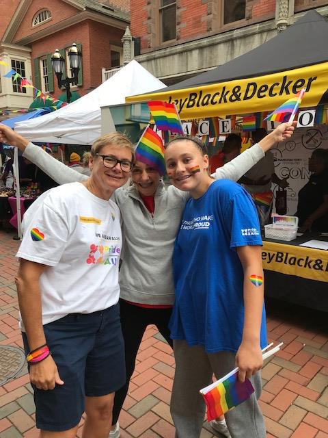 StanleyBlkDeckr's tweet image. We strive to build a culture that is open and inclusive, and we partner with organizations who have the same values. Today, we’re at the Hartford PrideFest, showing our commitment to our community!