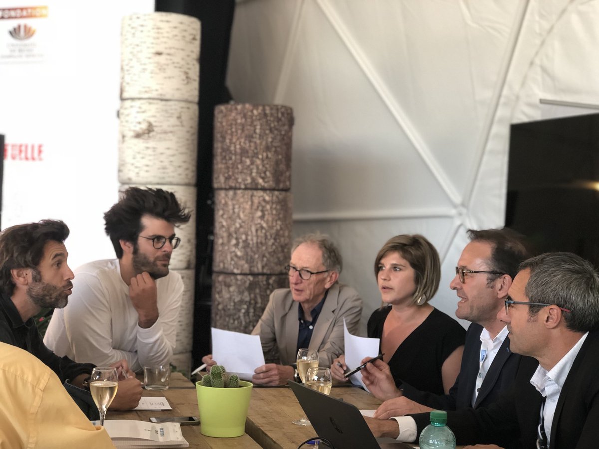 pavillondufutur's tweet photo. Le jury s’est réuni et à décerné la🥇à Ci Siamo et Quentin Czerwiel ! La récompense : ils montent sur scène ce soir pour faire la 1ère partie d’IAM !! Bravo !! @Accustica @FondationURCA @universitereims @pavillondufutur @foiredechalons #pdf2018 https://t.co/rI9a8gvjEZ