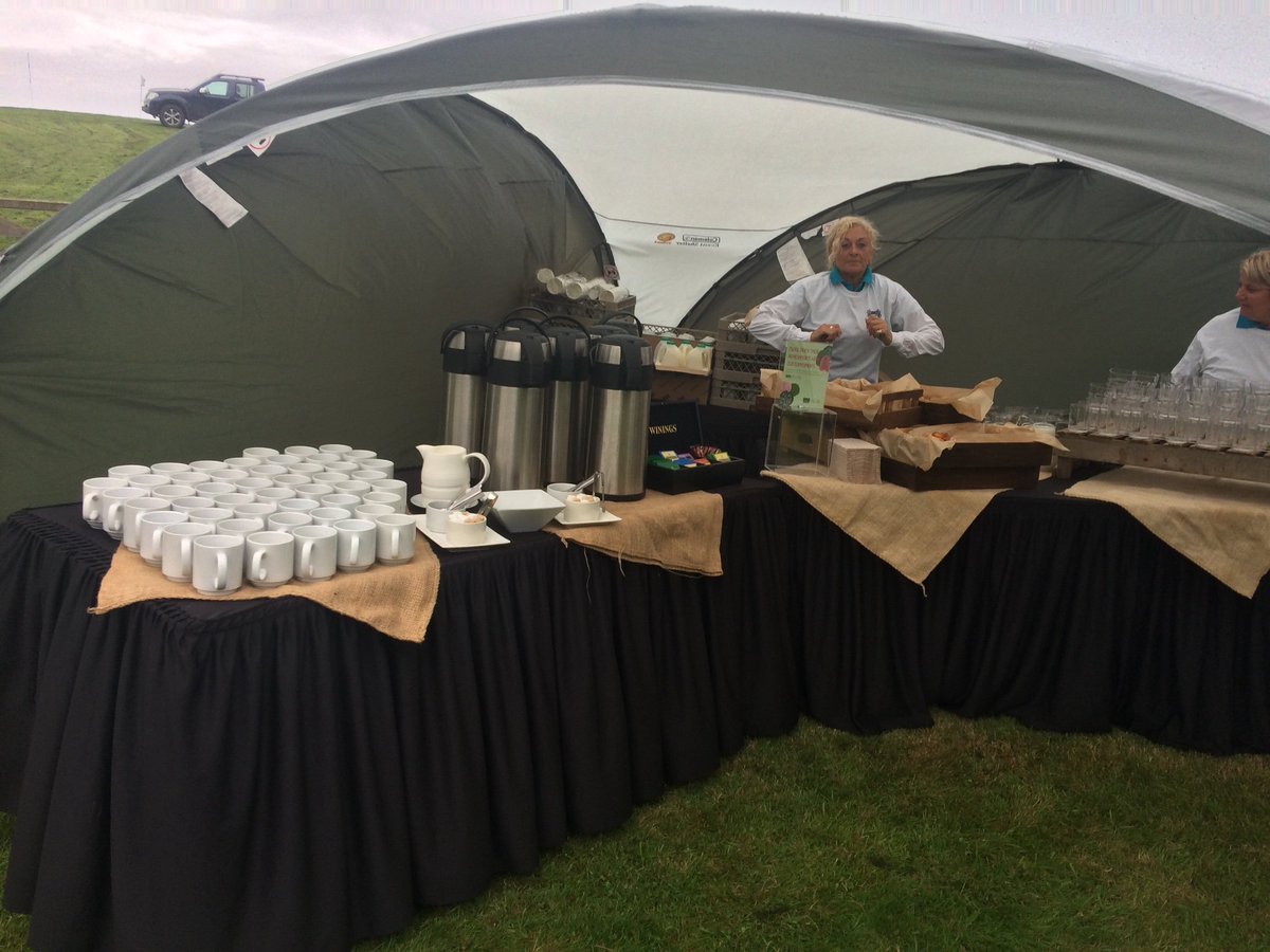 Julie Linzell tweet media