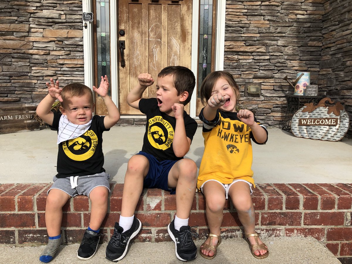 slklug18's tweet photo. Go Hawks!!! #beatstate @klug_karl https://t.co/lEKmzXNOSP
