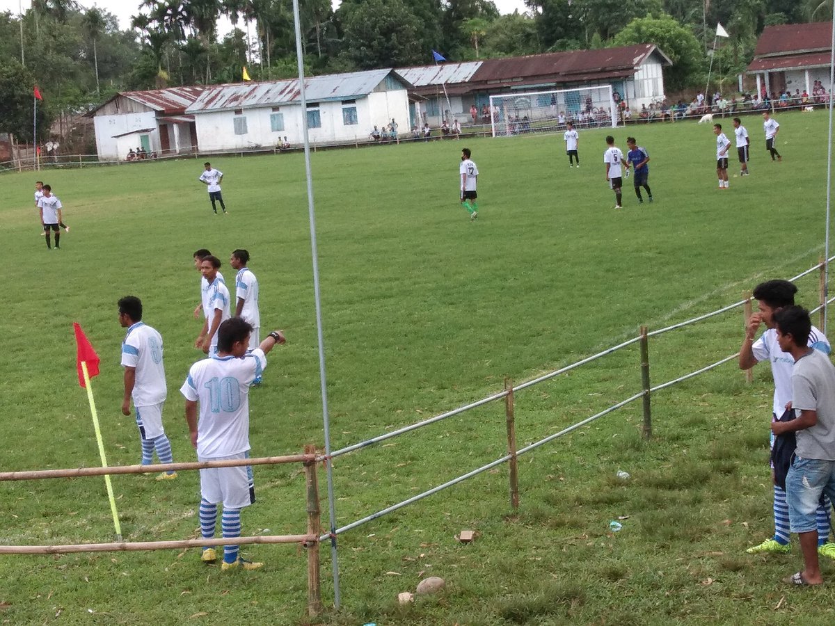 BChithan's tweet image. Football match namsai grnd chongkham Vs future xi namsai hd a great match.... But this the Time of warm up clk 😂😂😂