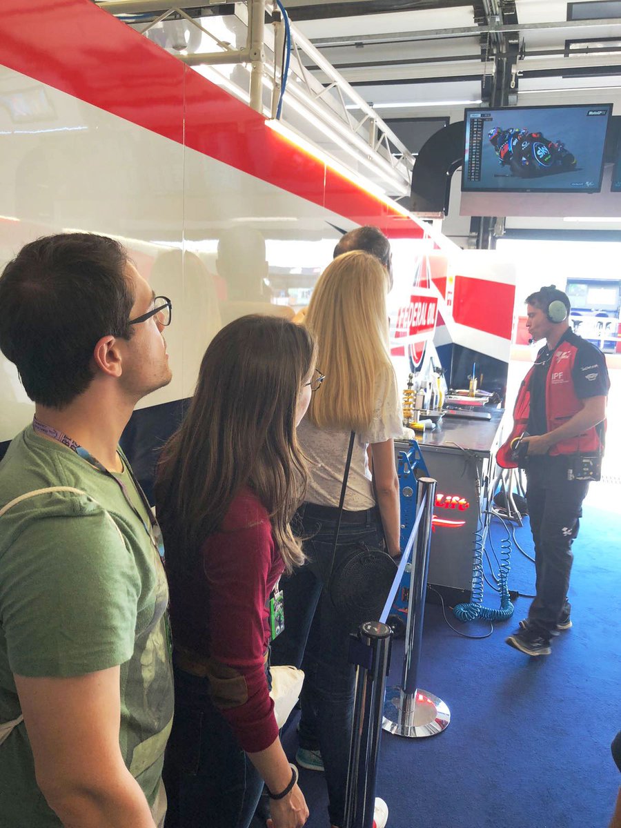 GelateriaRomana's tweet photo. Sbirciando dietro le quinte ๐#PaddockTour #LaRomanaScendeInPista @circuitomisano https://t.co/VtXbVI7lkV