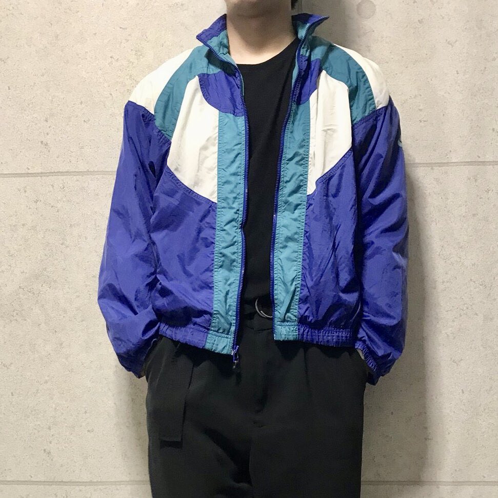furugi_utsuroi's tweet photo. 🎁選べるプレゼント企画🎁
フォロワー3000人を記念して1名様にプレゼント致します。

秋冬の季節に楽しめる4着をセレクトしました💪

応募方法→フォロー&amp;RT
〆切→10/7

皆様のご応募お待ちしております🙋🏻‍♂️

秋物販売開始致しました🍂
是非ご覧ください🙇🏻‍♂️
https://t.co/nGrAFgKPV4 https://t.co/ngQmoPSNdj