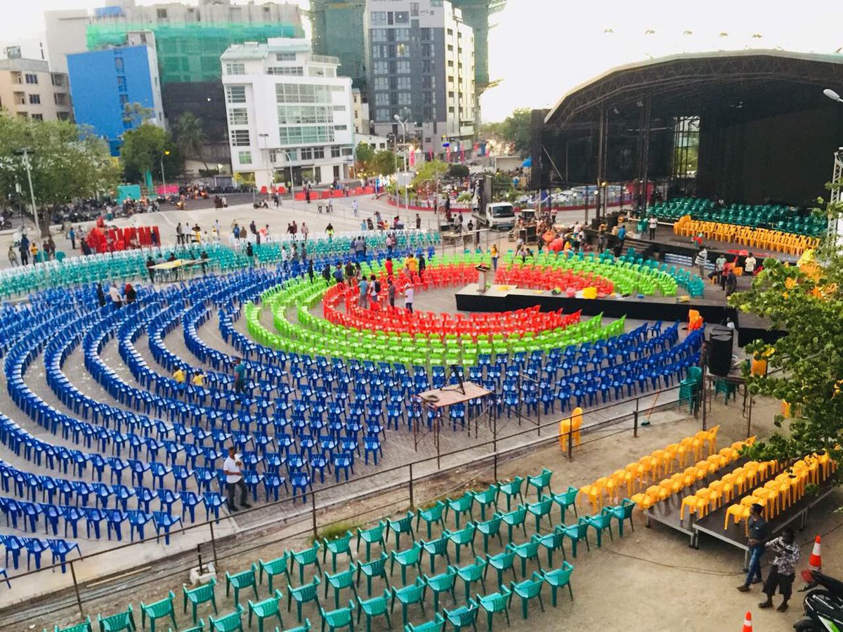 HamWahydd's tweet photo. Mirey 9:00 ah carnival sarahahdhu furaaluge fahuge thayyaaree thah! Burakoh mikamuga ulhuvaa emme beyfulhunah assaribahaa saabas adhi shukuriyaa! 👏👏👏

#BiyaBoduJalsaa
#IbuFaisal2018
#JazeeraRaajje
#InsaafGeMagah
✌️2✅ https://t.co/zX8dDcB99B