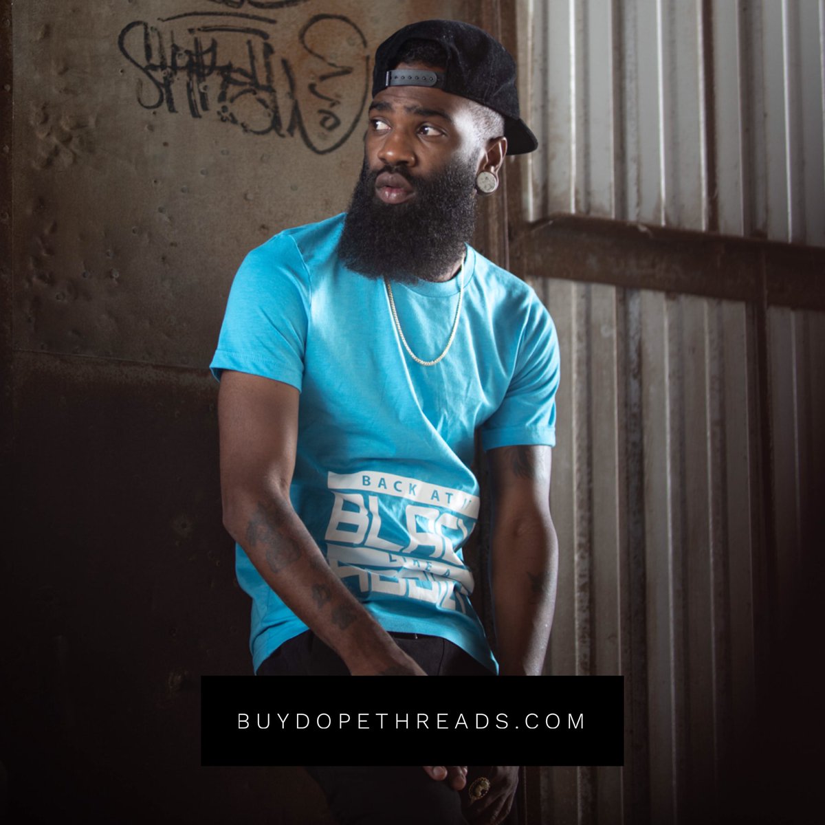 BuyDopeThreads's tweet photo. Back at it Like a Black Addict! New Merch from the A2B Collection. Get it today at https://t.co/KxiFlJpqBl! #A2B #AddictedToBlack #BlackisDope #dope #mensfashion #fresh #premium #power #powerinwords #buclothingco
📸: @optixskillz 
Model: @durronthebarber https://t.co/83bzsy07B1