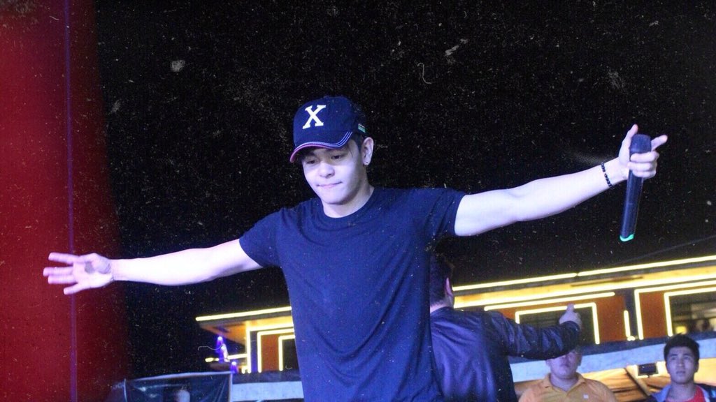 BoyWithAThrone's tweet photo. Mahal ka namin, Hulyan.
Huuuuugs https://t.co/93TqvlStv6