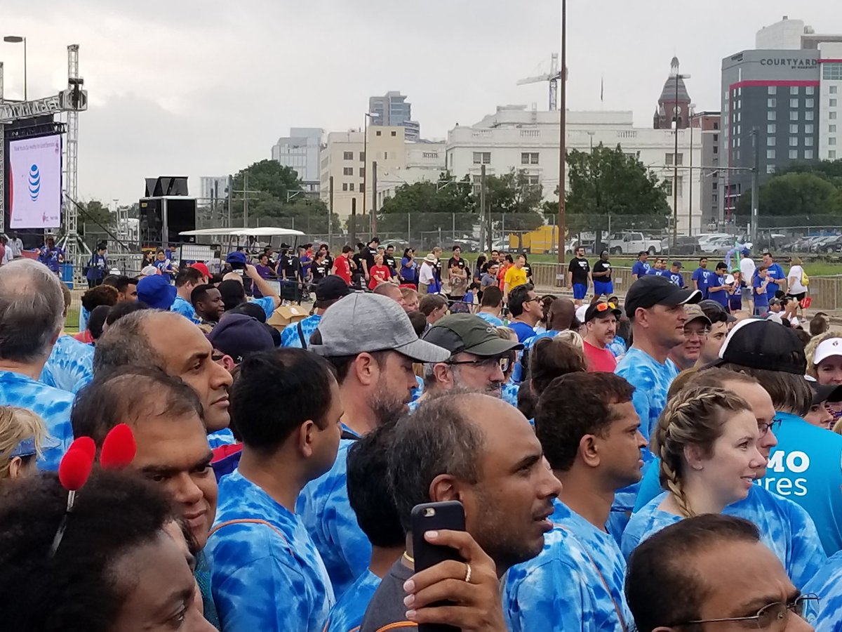 AT&amp;T leading the way @ the Dallas Heart Walk. Giving Back!