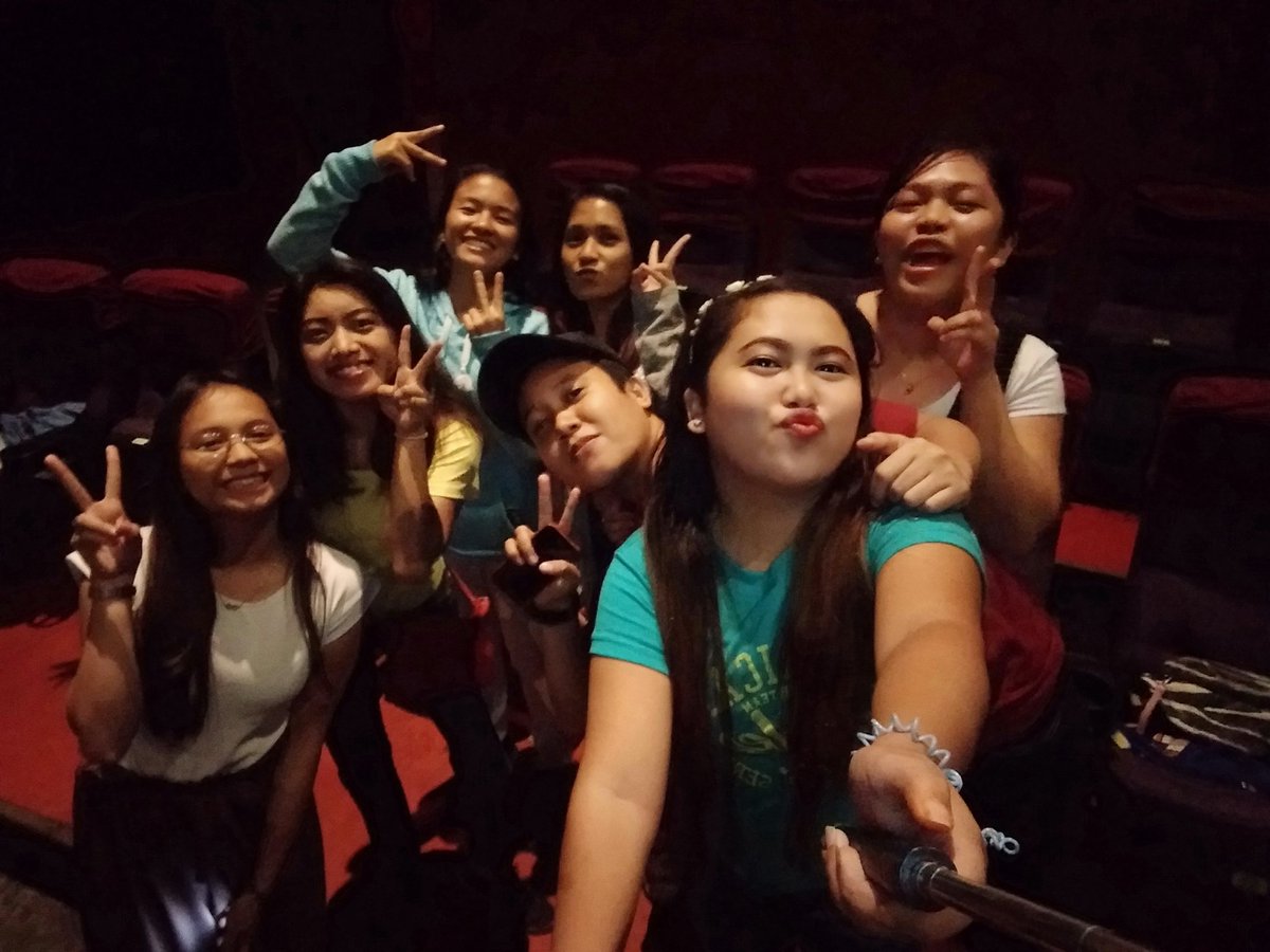 ireneconstant19's tweet photo. With KIERVI TEAM DAVAO .
Lumindol man nang malakas dito satin tuloy na tuloy parin ang blocksreening natin .. Ganda nang movie
@vivoree @hashtag_CK @KierViOfficial
#PETMALUWeekend https://t.co/Fp74TCc88n