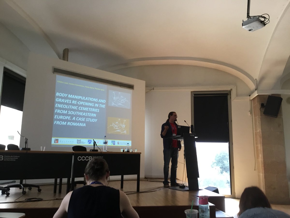 samleggs22's tweet photo. Catalin Lazar on the pit graves in #Romania from the #eneolithic - following the themes so far in #s154 of variability, typical vs. atypical #burial + extraction of skeletal elements, re-opened graves & #manipulatedbodies #EAA2018 @EAA2018 @UNIBUC #osteology #archaeology #bones https://t.co/ucIIAK18zx