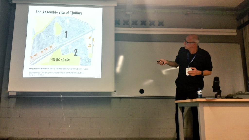 MERC_Hub's tweet photo. Frode Iversen discussing prosperous towns in Norway AD 800-1200. Excitingly contrasted by Kjetil Loftsgarden's failed towns, same time, same place, in the next paper #MERC #EAA2018 #s510 #ReflectingFutures #medievaltwitter #medieval https://t.co/jCgxUzguA7