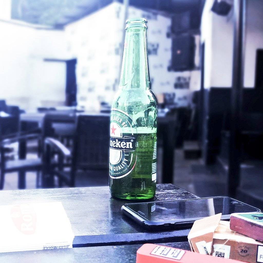 BnWBastos's tweet photo. Yaoundé et sa météo 😕, mais il ne fait jamais trop froid pour boire une bonne bière 😏. #WeekEndBegin https://t.co/Iwy2ntV4sb
