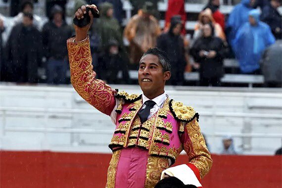 El matador de toros francés Mehdi Savalli pasa a las filas de plata: 
torosenelmundo.com/2018/09/08/el-…