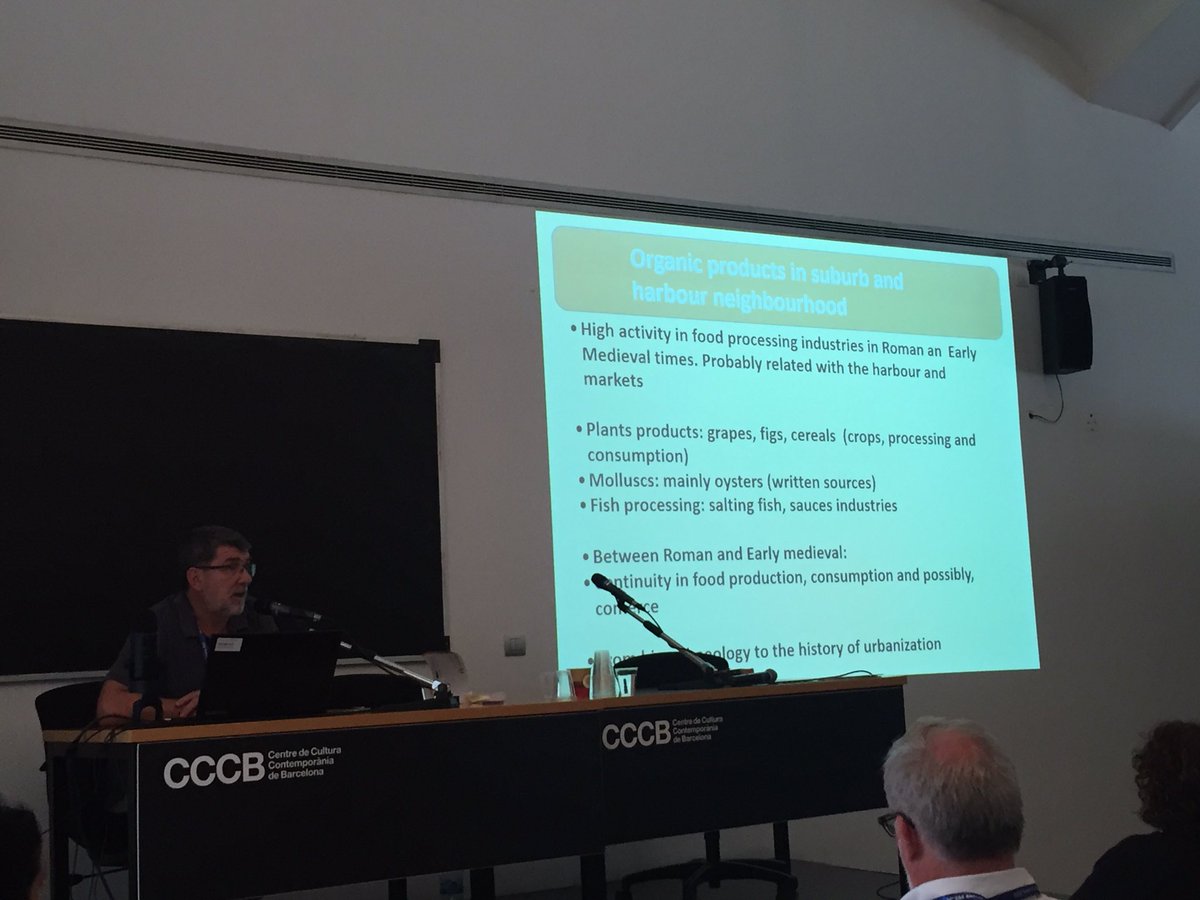 arqueologiabcn's tweet photo. El Dr. @alventlacara de la @UniBarcelona relata els canvis del paisatge a #Barcelona des d'època romana a l'època medieval #S582 #EAA2018 https://t.co/6dIve5f4du