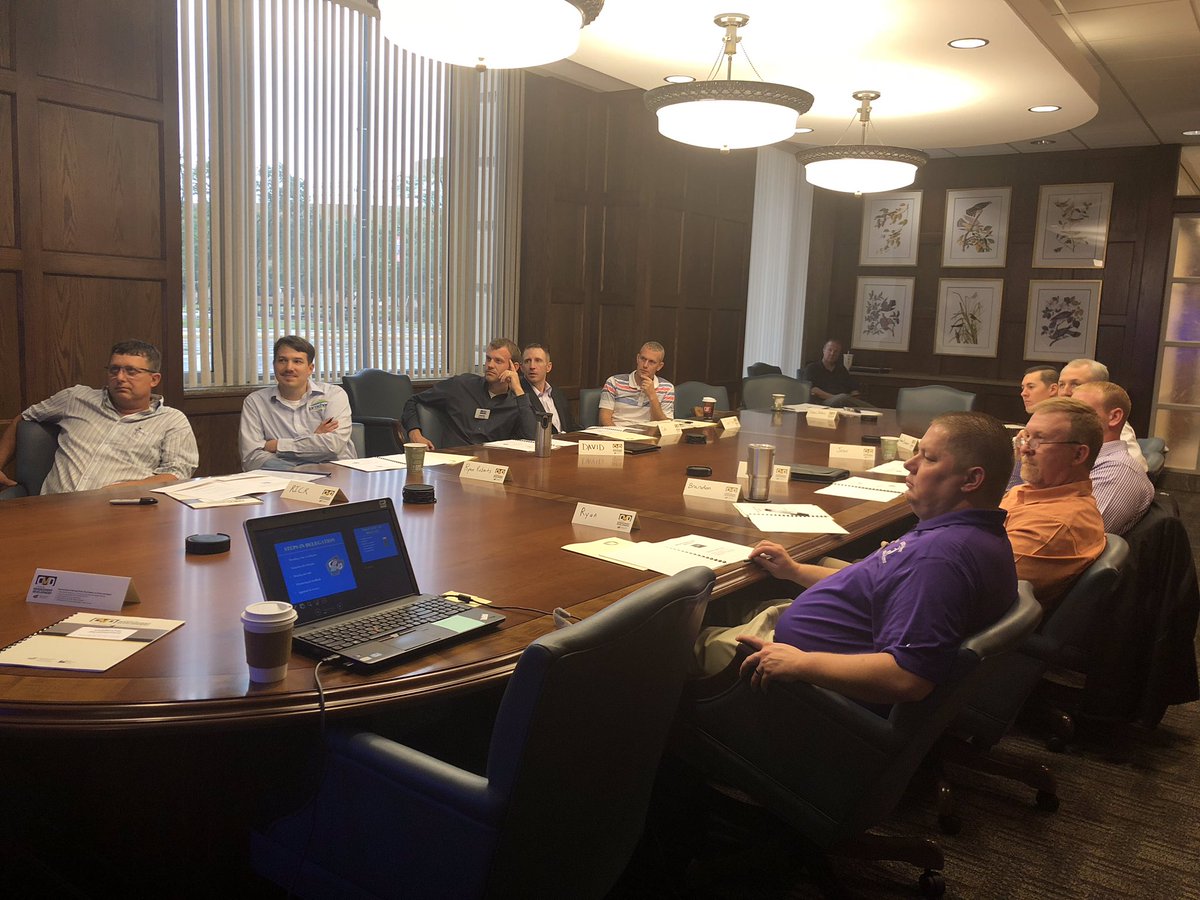 ksgrainandfeed's tweet photo. And that's a wrap for our 2018 Tomorrow's Agribusiness Leaders class. The group heard from our board's Second Vice Chair Deb Clark and from Senators Ty Masterson and Dan Kerschen on voluntarily leadership yesterday in Wichita. https://t.co/RmOd5uBOhP