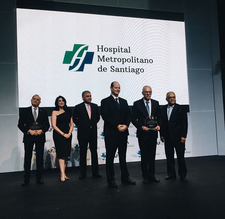 AFComunicacion's tweet photo. Entrega de reconocimientos a:
@popularenlinea @hospitalhoms #medicaltourism ¡Muchas felicidades! #congresoturismosaludbienestar2018 #Networking #Negocios #B2B #Turismo #salud #saludybienestar #congreso #bienestar #AFComunicacionEstrategica #afcomunicacion #AFCE #AFEventos https://t.co/zUrSwrJFAz