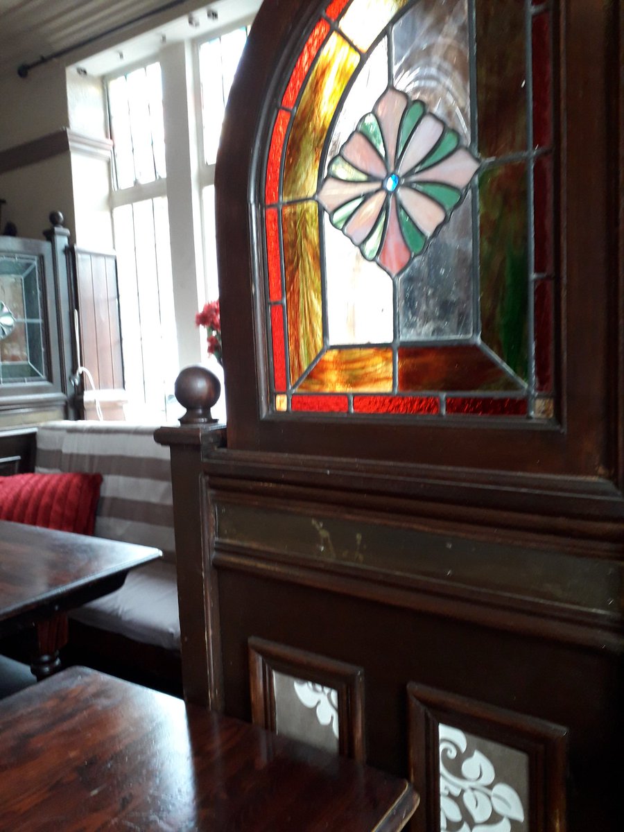 eastacton's tweet photo. The old public bar of the Fishermans Arms in Old Oak Lane (where I used to hold advice surgeries as a Cllr). Could be one of only 2 pubs for 20,000 residents of East Acton ward, if developers get their way and close the Goldsmiths and Castle @GoldsmithsPub #SavetheCastle https://t.co/w2agq3YPCK