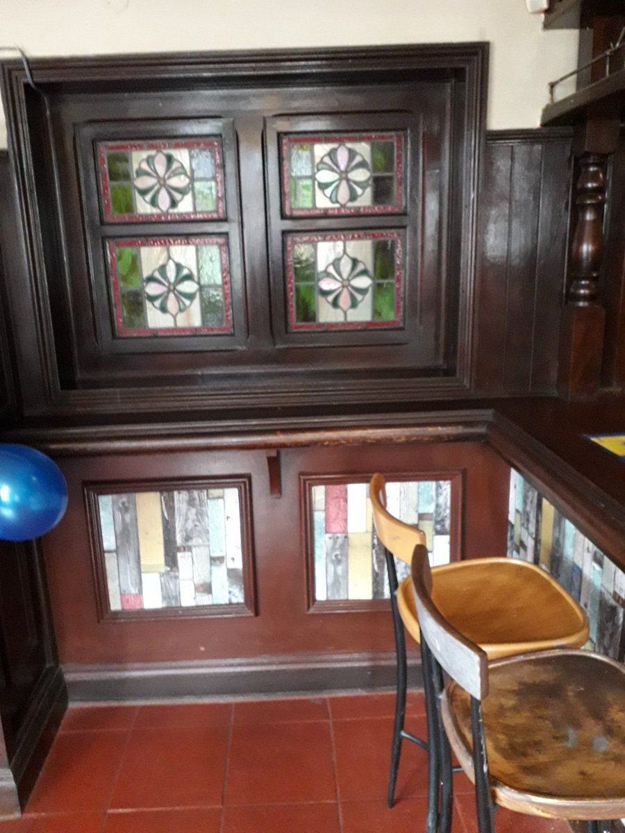 eastacton's tweet photo. The old public bar of the Fishermans Arms in Old Oak Lane (where I used to hold advice surgeries as a Cllr). Could be one of only 2 pubs for 20,000 residents of East Acton ward, if developers get their way and close the Goldsmiths and Castle @GoldsmithsPub #SavetheCastle https://t.co/w2agq3YPCK