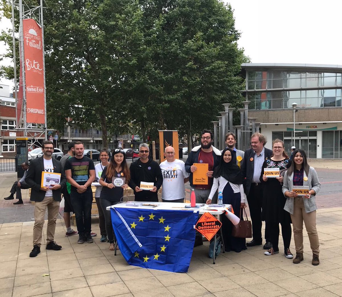 doublereds's tweet photo. #TeamHamlets group photo from #PeoplesVote stall today! πΈ
The recent addition of new members into #TeamHamlets has strengthened @THLDs into a more diverse, inclusive, and dynamic team. πΆ @LDCRE1 @LondonLibDems https://t.co/HpSKvYfAfO